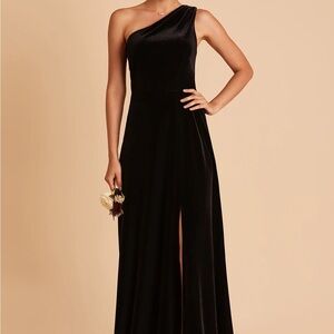 Birdy Grey One-Shoulder Kira Dress
Velvet Black